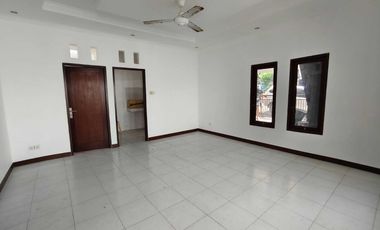 Affordable 2-Story House in Ungasan, Ready to Move In, Villa Surrounding, Near the Beach