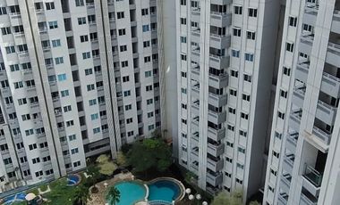Disewa Apartemen Sky Terrace, Furnished Dengan View Kolam Renang