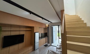 Rumah Ready 2 Lantai Dekat TipTop & UNJ , Bisa KPR