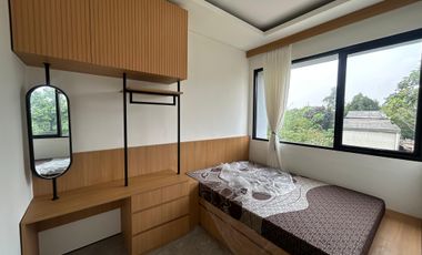 Rumah Ready 2 Lantai Dekat TipTop & UNJ , Bisa KPR