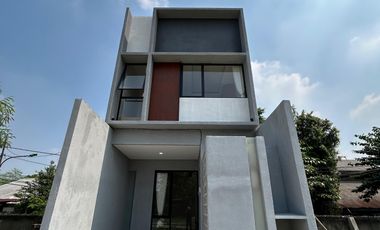 Rumah Ready 2 Lantai Dekat TipTop & UNJ , Bisa KPR