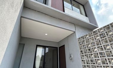 Rumah Ready 2 Lantai Dekat TipTop & UNJ , Bisa KPR