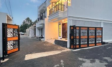 Rumah 2 Lantai Rooftop dekat aeon Mall