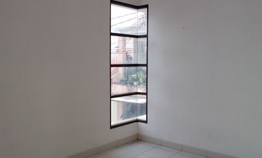 Rumah 2 Lt SHM 15 menit ke Tol Bekasi Timur 1 Dibantu KPR J-32819