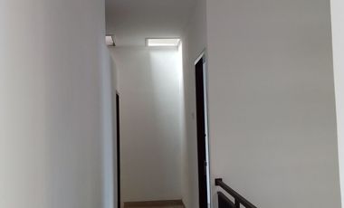 Rumah 2 Lt SHM 15 menit ke Tol Bekasi Timur 1 Dibantu KPR J-32819