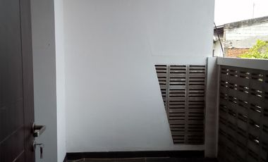 Rumah 2 Lt SHM 15 menit ke Tol Bekasi Timur 1 Dibantu KPR J-32819