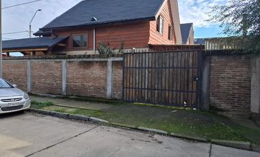 Casa esquina, en Villa Los Portones de Linares