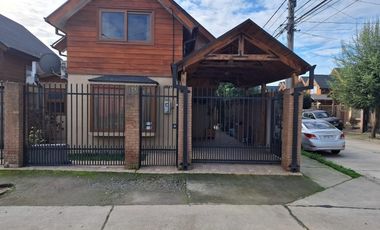 Casa esquina, en Villa Los Portones de Linares