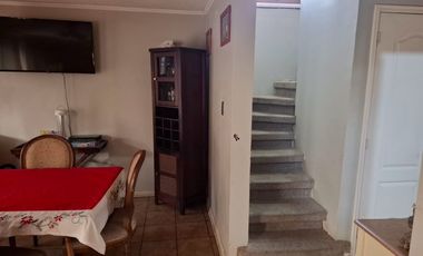 Casa esquina, en Villa Los Portones de Linares