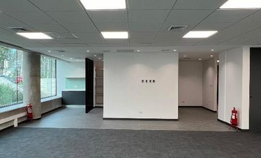 Oficina en Arriendo en Santa María 6370