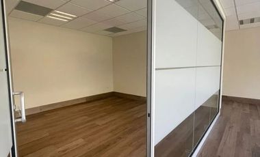 Oficina en venta en San Pedro, edificio Los Soles