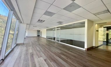 Oficina en venta en San Pedro, edificio Los Soles