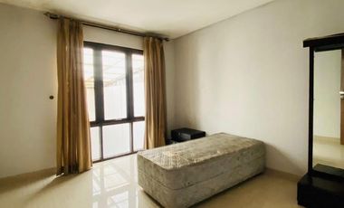 Disewakan Rumah Cantik Model Mezanine Siap Huni di Kemang Selatan