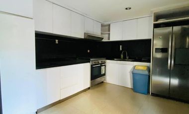 Disewakan Rumah Cantik Model Mezanine Siap Huni di Kemang Selatan