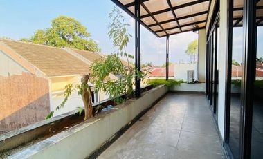 Disewakan Rumah Cantik Model Mezanine Siap Huni di Kemang Selatan