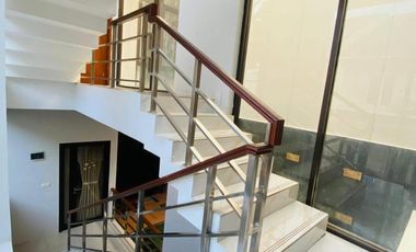 Disewakan Rumah Cantik Model Mezanine Siap Huni di Kemang Selatan