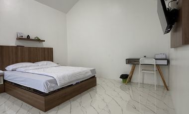 Kost bulanan konsep villa private pool and jacuzzi