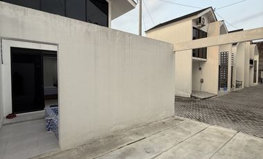 Kost bulanan konsep villa private pool and jacuzzi