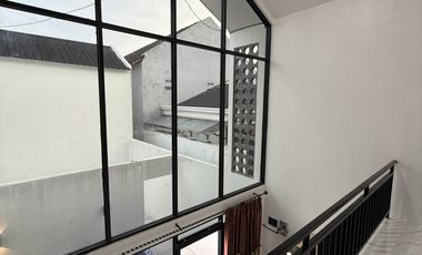 Kost bulanan konsep villa private pool and jacuzzi