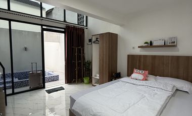 Kost bulanan konsep villa private pool and jacuzzi