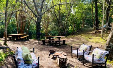 Exclusiva y acogedora casa de campo en preciosa laguna privada de 15 ha.