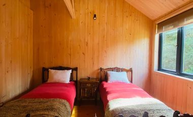 Exclusiva y acogedora casa de campo en preciosa laguna privada de 15 ha.