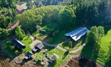 Exclusiva y acogedora casa de campo en preciosa laguna privada de 15 ha.