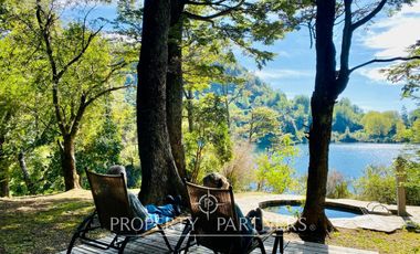 Exclusiva y acogedora casa de campo en preciosa laguna privada de 15 ha.