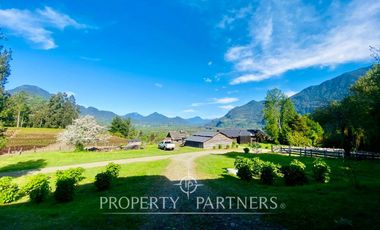 Exclusiva y acogedora casa de campo en preciosa laguna privada de 15 ha.