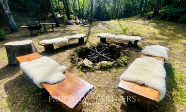 Exclusiva y acogedora casa de campo en preciosa laguna privada de 15 ha.