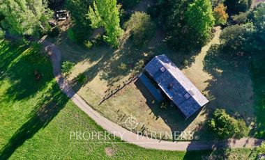 Exclusiva y acogedora casa de campo en preciosa laguna privada de 15 ha.