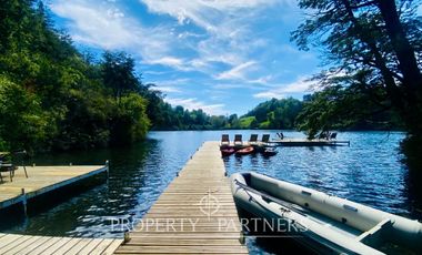 Exclusiva y acogedora casa de campo en preciosa laguna privada de 15 ha.