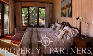 Exclusiva y acogedora casa de campo en preciosa laguna privada de 15 ha.