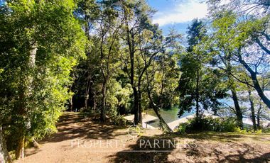 Exclusiva y acogedora casa de campo en preciosa laguna privada de 15 ha.