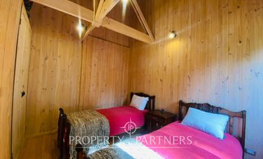 Exclusiva y acogedora casa de campo en preciosa laguna privada de 15 ha.