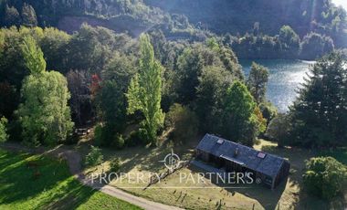 Exclusiva y acogedora casa de campo en preciosa laguna privada de 15 ha.