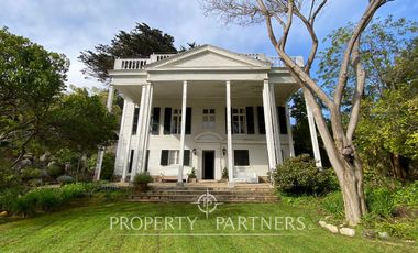 ARRIENDO POR DIA encantadora casa  en privilegiada ubicación de Zapallar, a pasos de la playa