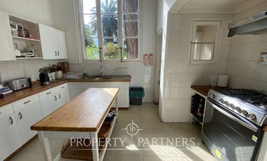 ARRIENDO POR DIA encantadora casa  en privilegiada ubicación de Zapallar, a pasos de la playa