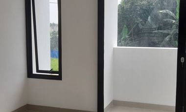 Jual Rumah 2 Lantai Modern Strategis Pinggir Jalan Mustikasari Dekat Tol Bekasi Timur SHM