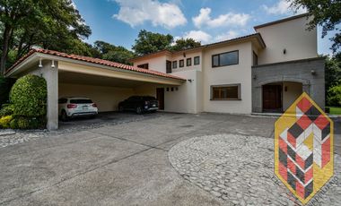 RENTA DE CASA EN HACIENDA VALLE ESCONDIDO