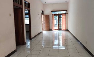 Disewakan rumah di kembar mas siap huni