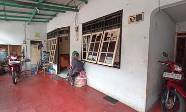 Rumah dekat dengan Tebet Ecopark, Stasiun Cawang, dan MT Haryono