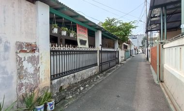 Rumah dekat dengan Tebet Ecopark, Stasiun Cawang, dan MT Haryono