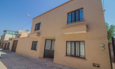 En Venta Casa con departamento en San Miguel – A 10 min caminando al Centro
