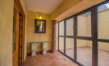 En Venta Casa con departamento en San Miguel – A 10 min caminando al Centro