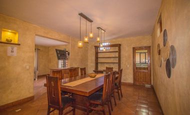 En Venta Casa con departamento en San Miguel – A 10 min caminando al Centro