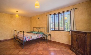 En Venta Casa con departamento en San Miguel – A 10 min caminando al Centro