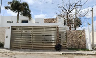 Casa 3 Recámaras en Esquina con Piscina, Temozón