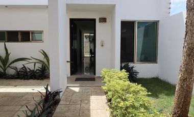 Casa 3 Recámaras en Esquina con Piscina, Temozón