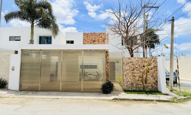 Casa 3 Recámaras en Esquina con Piscina, Temozón